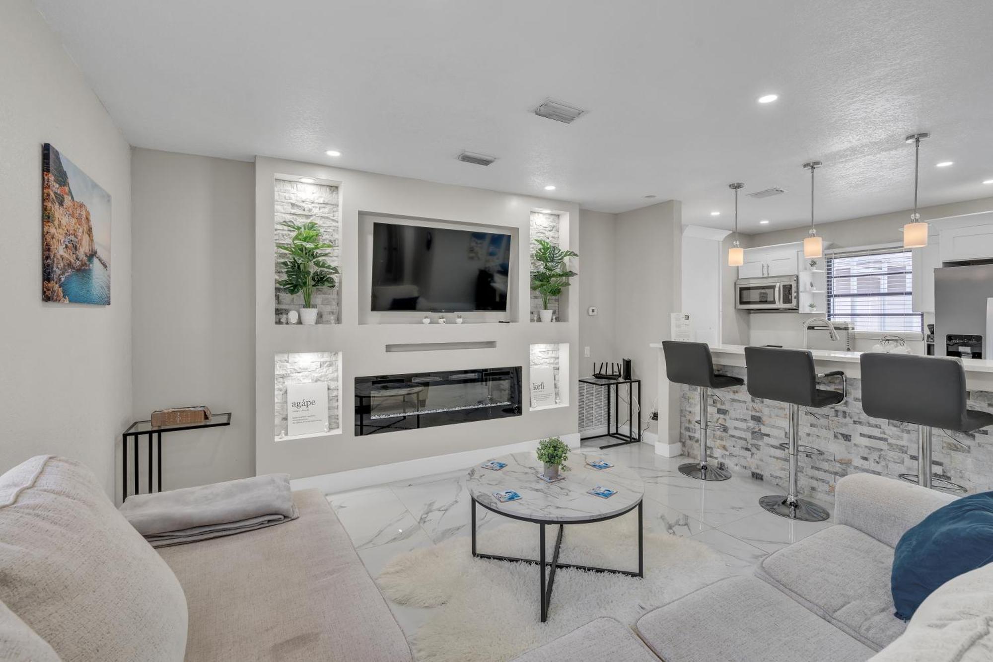 Stunning Modern Home In Tampa With Pool - Just 5 Minutes From Airport! Exteriör bild